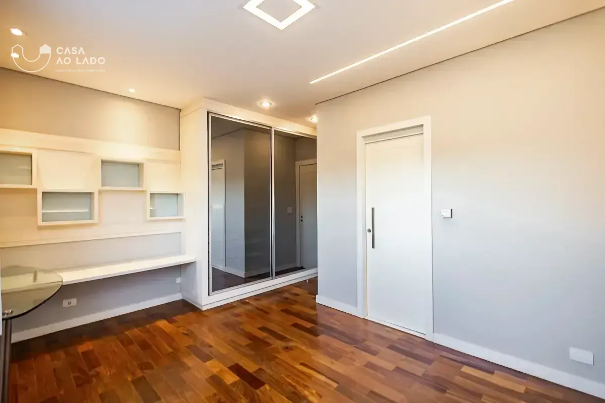 House with 629 m², 4 bedrooms and a balcony — photo 31