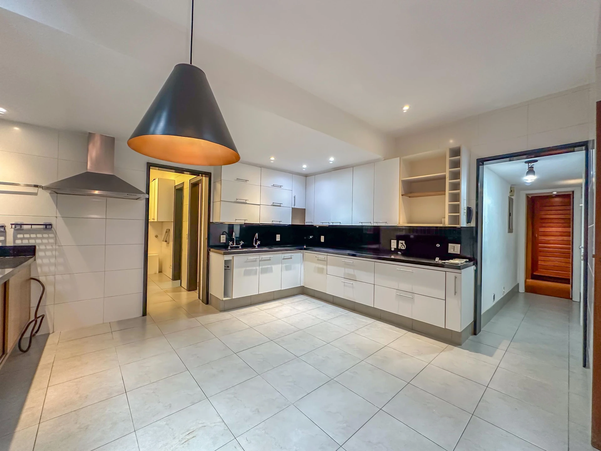 Apartment, 275 m², with a glass-enclosed balcony — photo 93