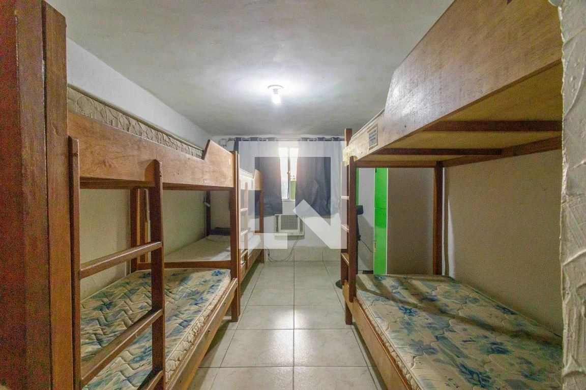 House with 6 bedrooms, private garden and condo pool — photo 4