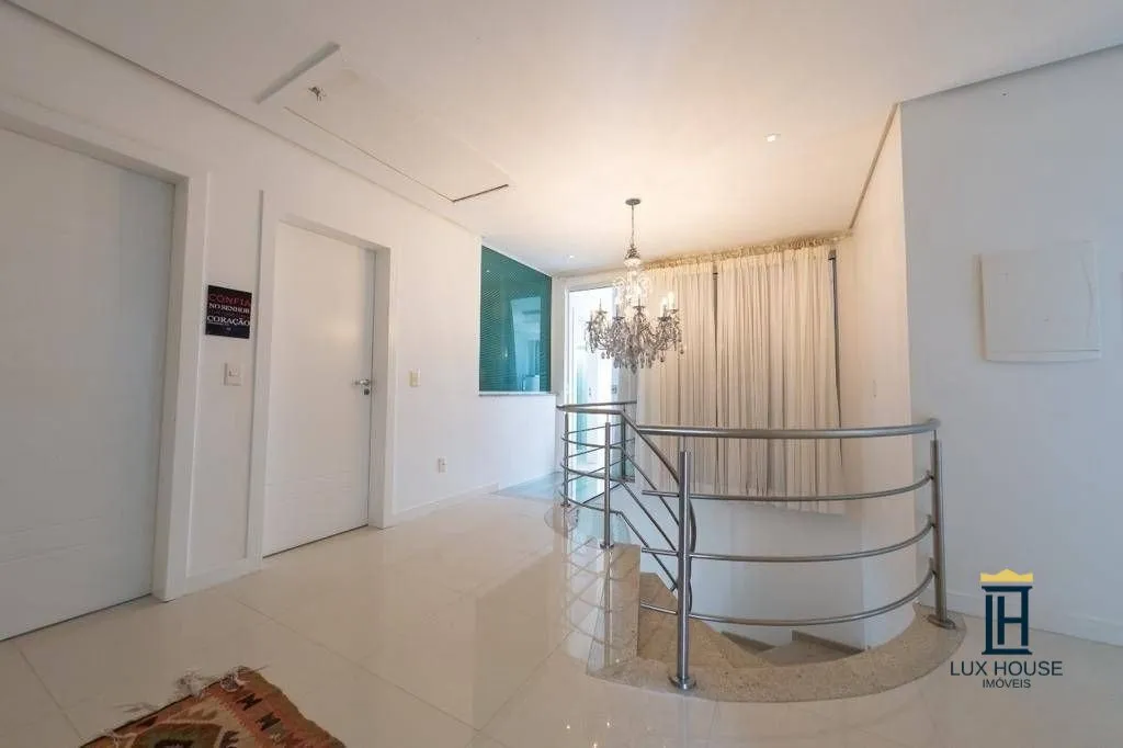House with 7 bedrooms and 6 en-suites plus pool — photo 33