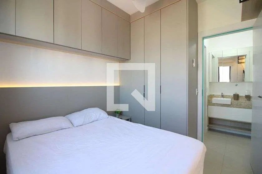 Furnished 1-bedroom apartment with open-plan kitchen — photo 10