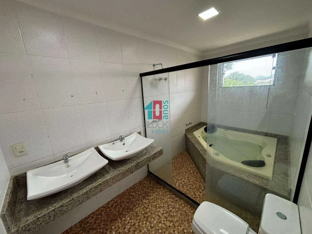 Casa com 3 dormitórios e 5 banheiros, 2 vagas — photo 16