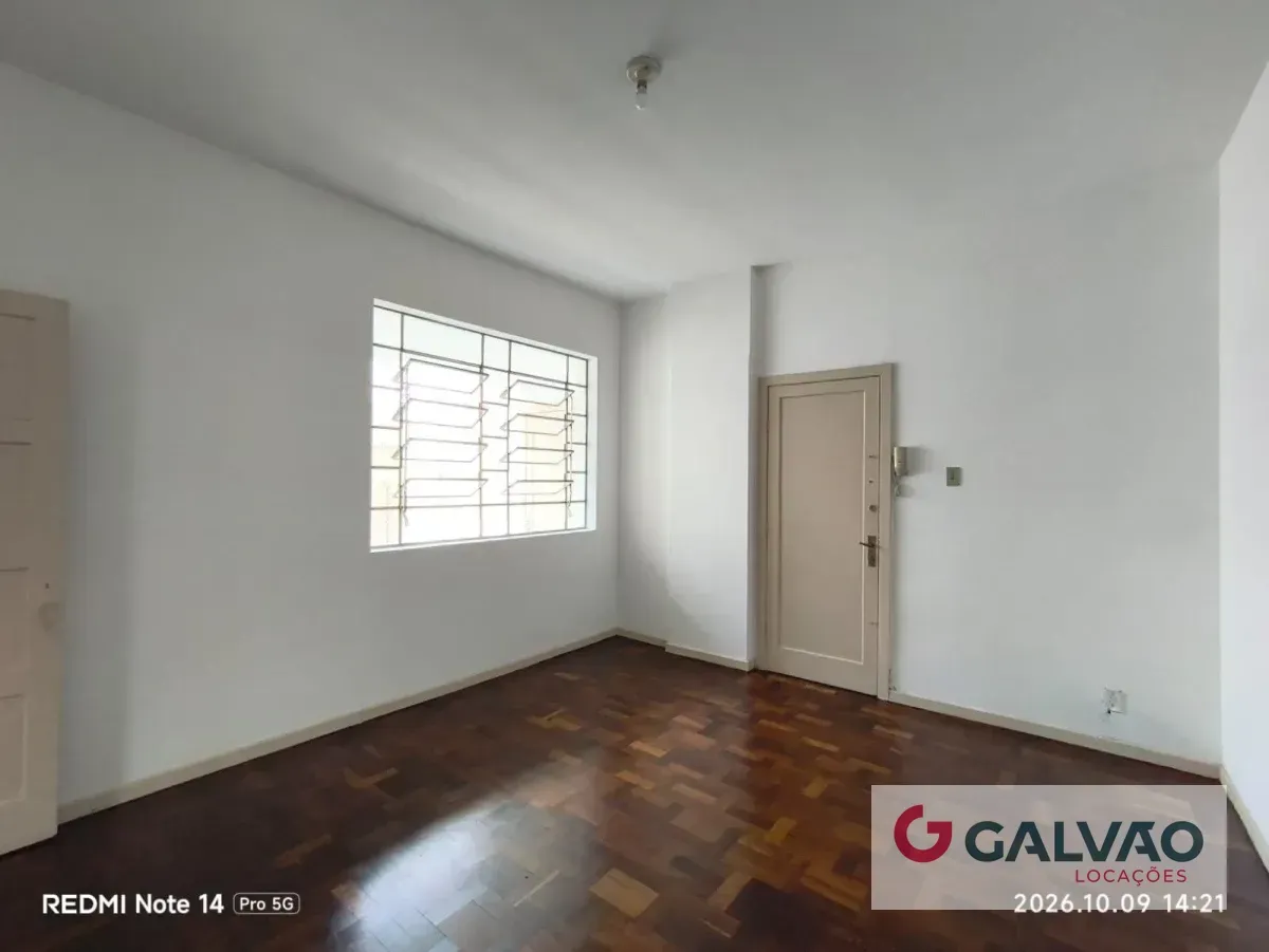 2-bedroom apartment with wood or laminate floors in Curitiba — photo 6