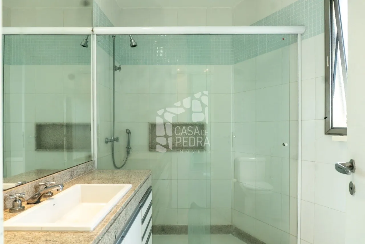 4-bedroom apartment with enclosed glass balcony — photo 58