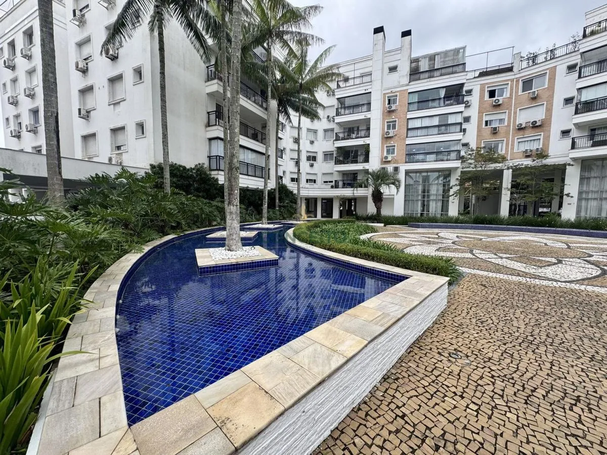 Unfurnished 154 m² apartment with a private garden — photo 3