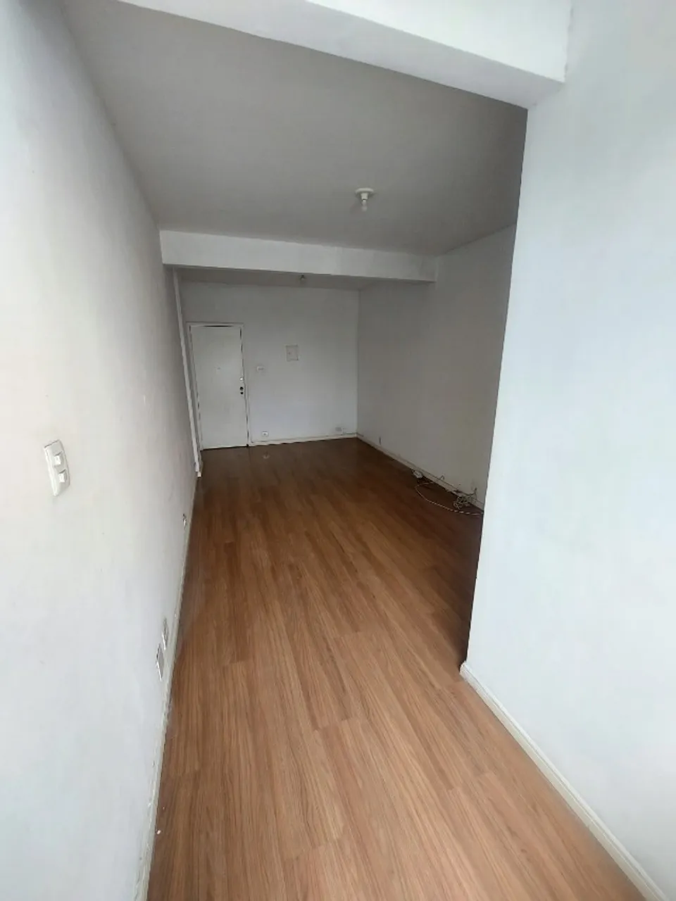 Apartamento de 2 quartos com piso de madeira ou laminado — photo 8