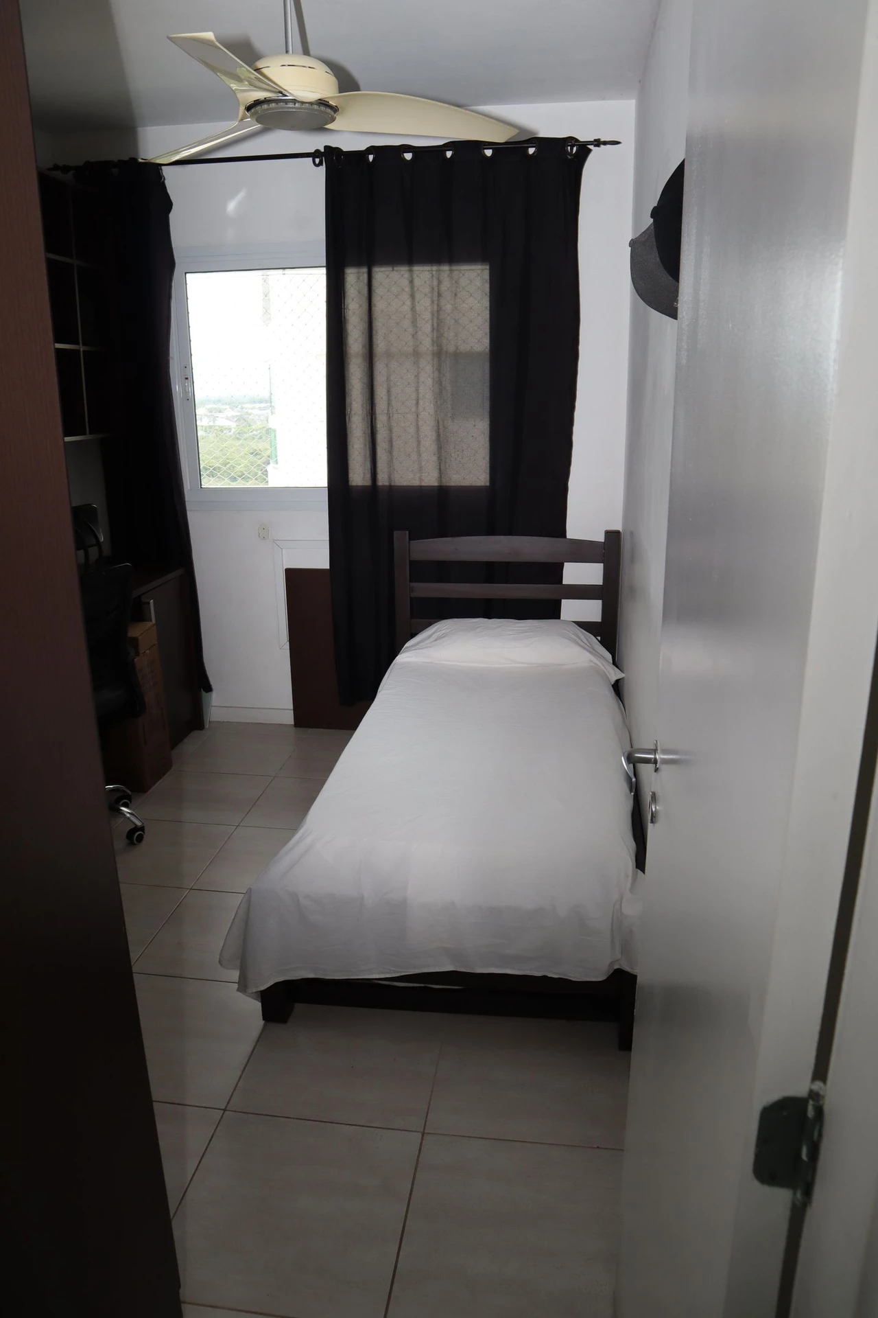 2-bedroom apartment with a mountain view — photo 32
