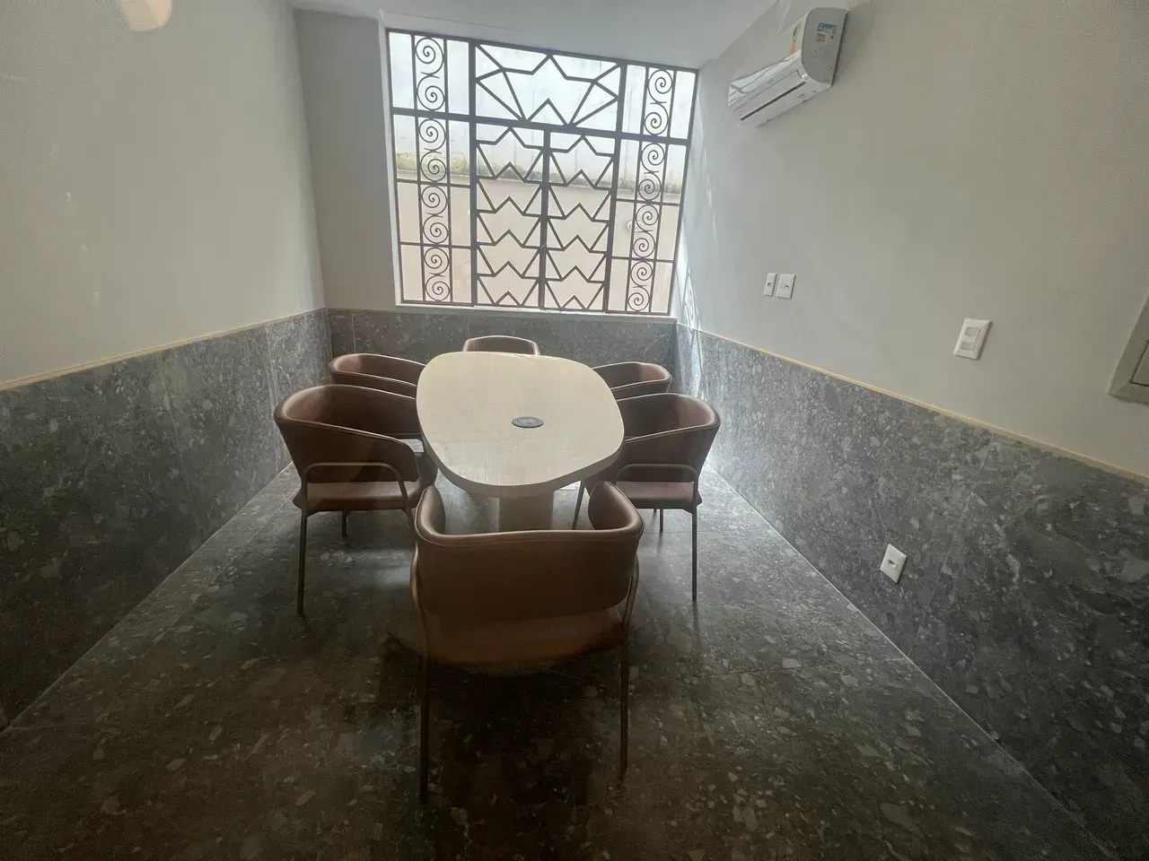 Furnished 1-bedroom apartment with separate gas kitchen — photo 13