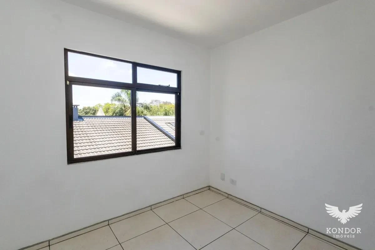 Walk-in closet in a 3-bedroom house, 184 m² — photo 36