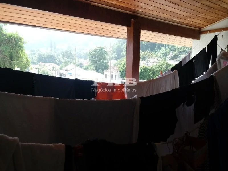 11-bedroom house with a walk-in closet in Rio de Janeiro — photo 25