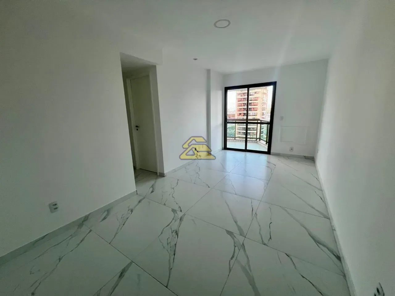 3-bedroom apartment with balcony and a closed kitchen — photo 5