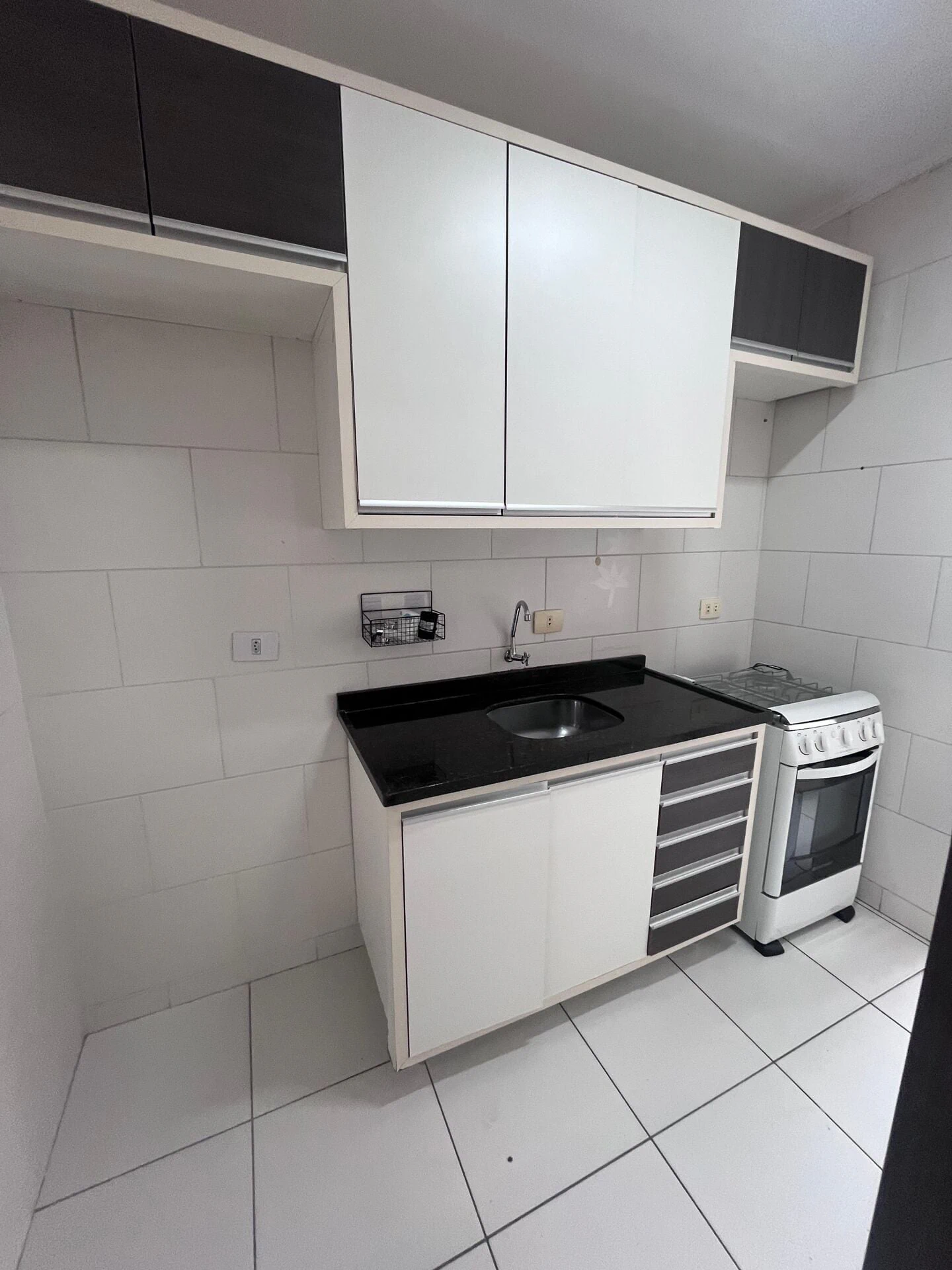 2-bedroom apartment with wood or laminate floors in Curitiba — photo 4