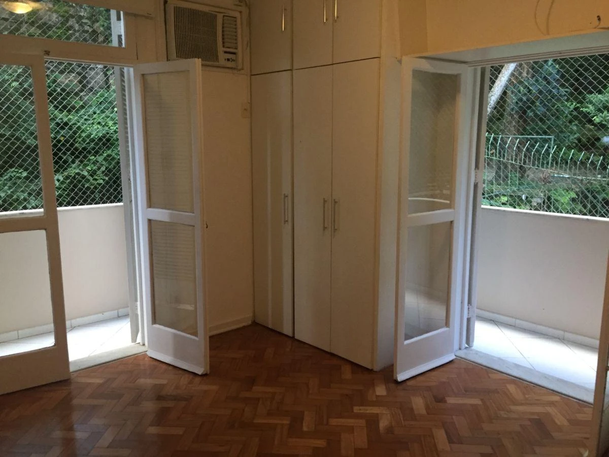 Floor-to-ceiling windows in a 3-bedroom apartment, 135 m² — photo 4
