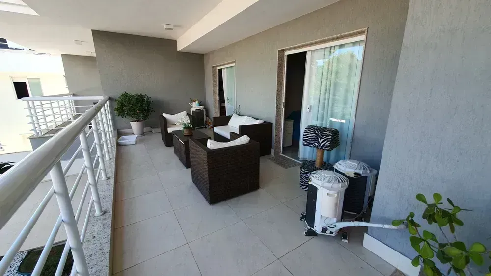 650 m² house with 6 en-suite bedrooms and 4 parking spots — photo 25