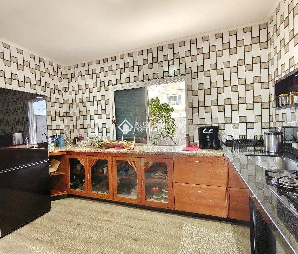 Water view in a 4-bedroom house, 320 m² — photo 14