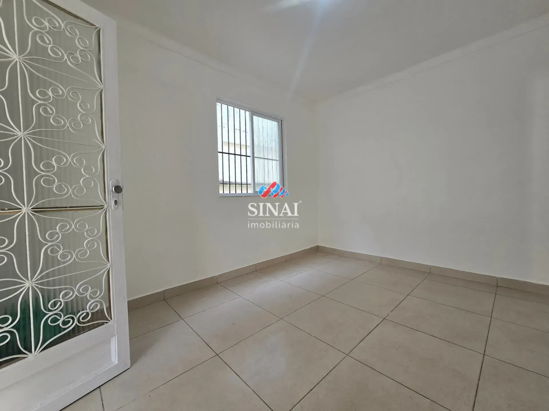 House with 3 bedrooms and 1 bathroom plus 1 parking space — photo 3