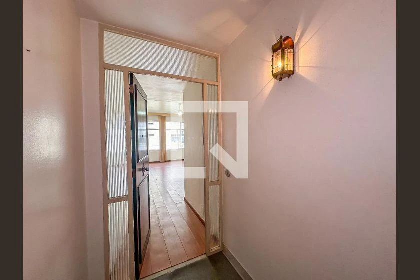 3-bedroom apartment with a bathtub — photo 31
