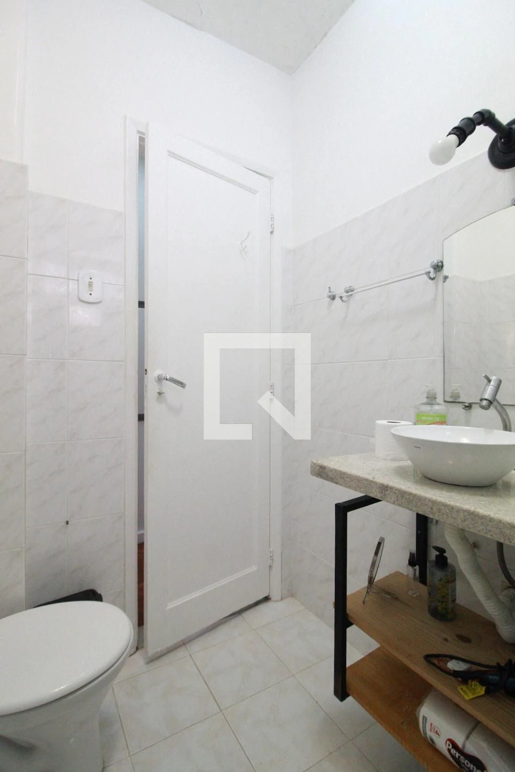 Departamento de 1 dormitorio con piso de madera o laminado — photo 17