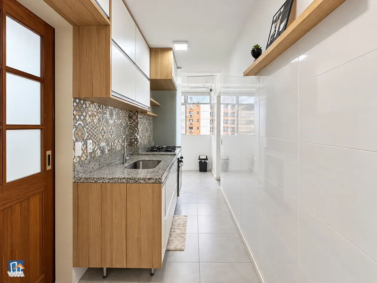 Glass-enclosed balcony in a 2-bedroom apartment, 88 m² — photo 16