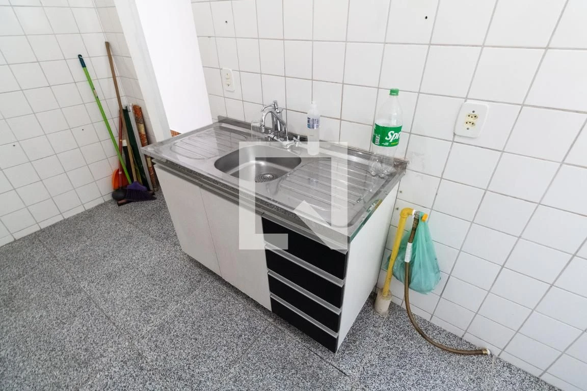 Apartamento com 2 quartos, 1 banheiro e varanda — photo 22