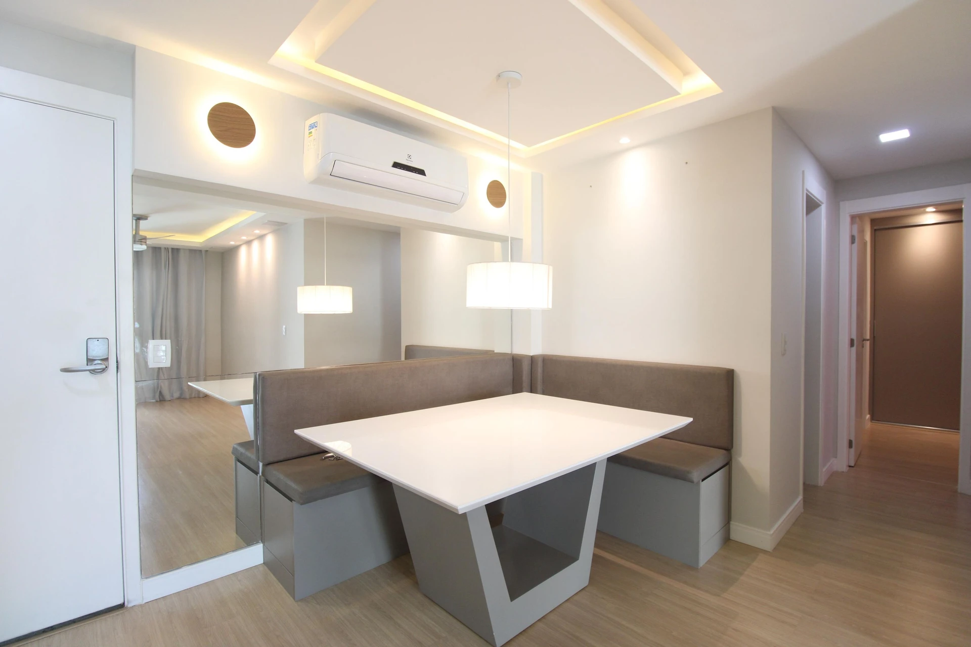 Furnished apartment, 72 m², with a glass-enclosed balcony — photo 11