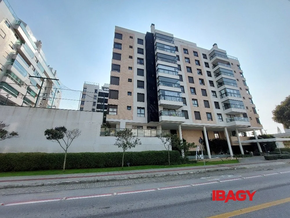 Furnished apartment with 2 bedrooms and 2 parking spots — photo 42