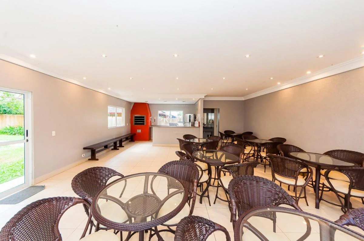4-bedroom house with 4 parking spaces and open-plan kitchen — photo 50