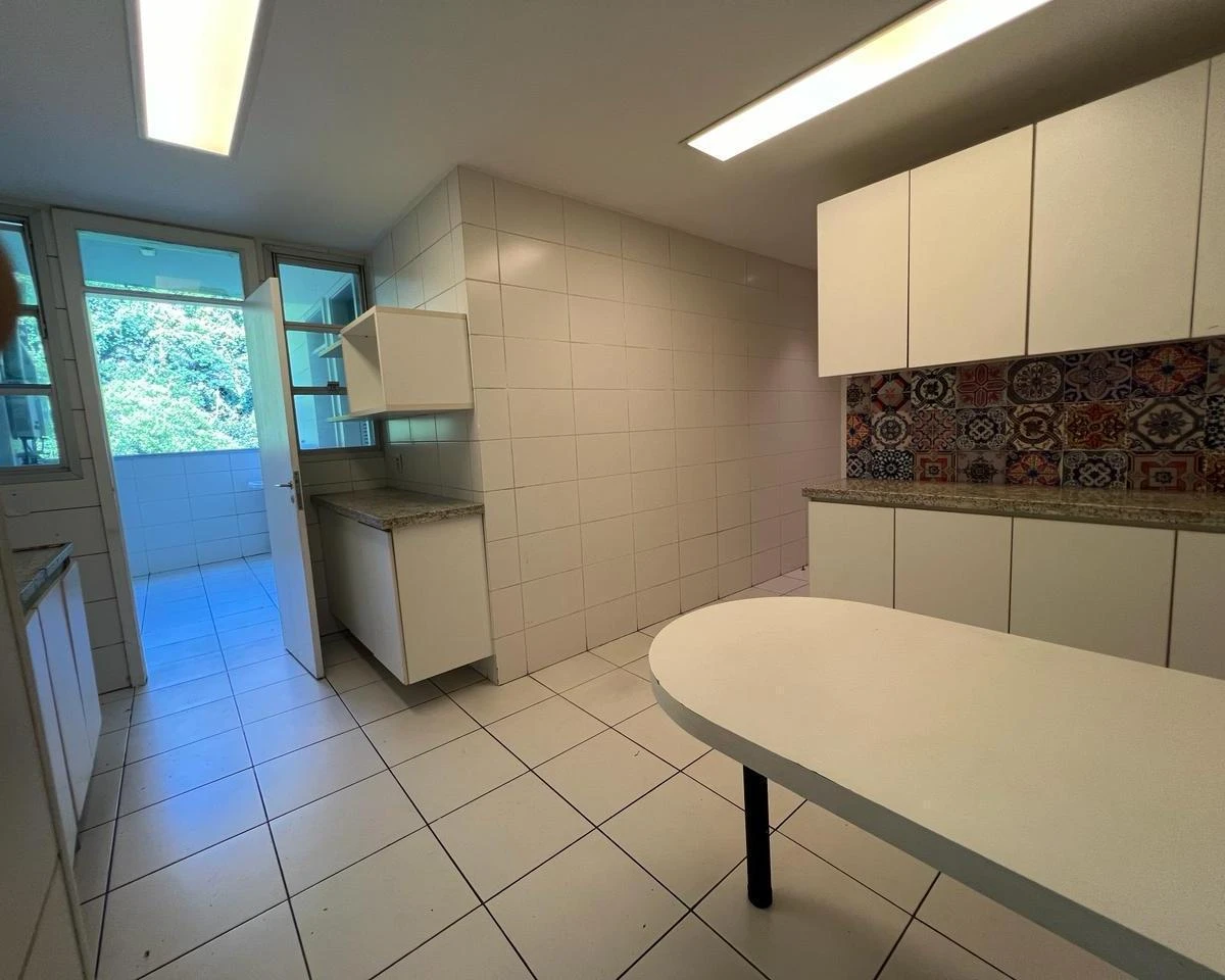 Apartamento de 200 m² com 4 quartos, 4 banheiros e 2 vagas — photo 5