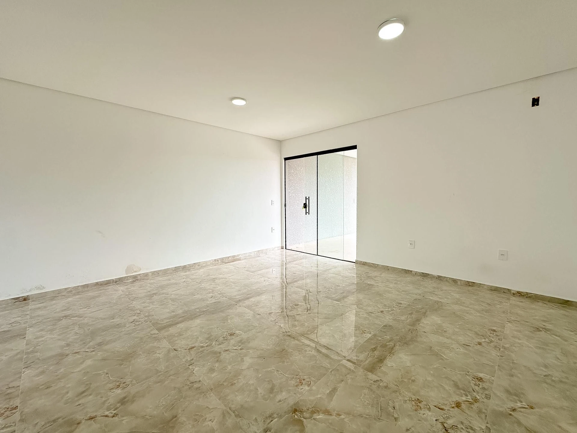 Floor-to-ceiling windows in a 3-bedroom house, 157 m² — photo 52