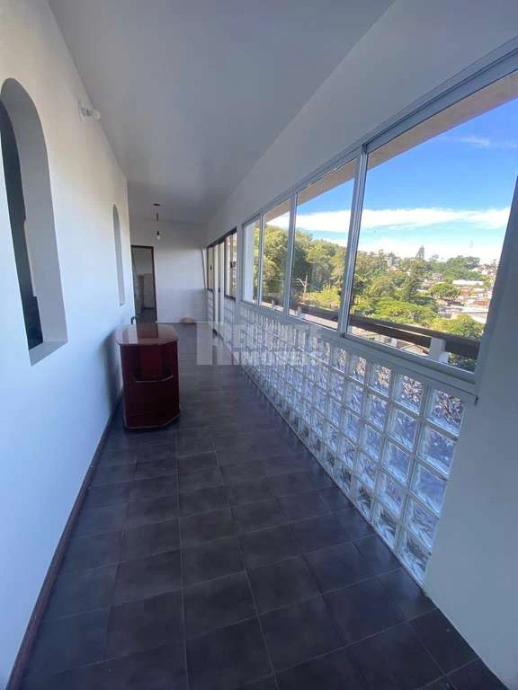 2-bedroom apartment with 2 bathrooms and a balcony — photo 4