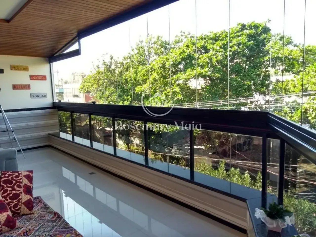 Apartamento mobiliado com 3 quartos e varanda de vidro — photo 14