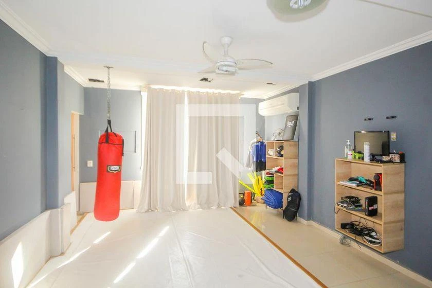 Furnished apartment, 230 m², with a walk-in closet — photo 37