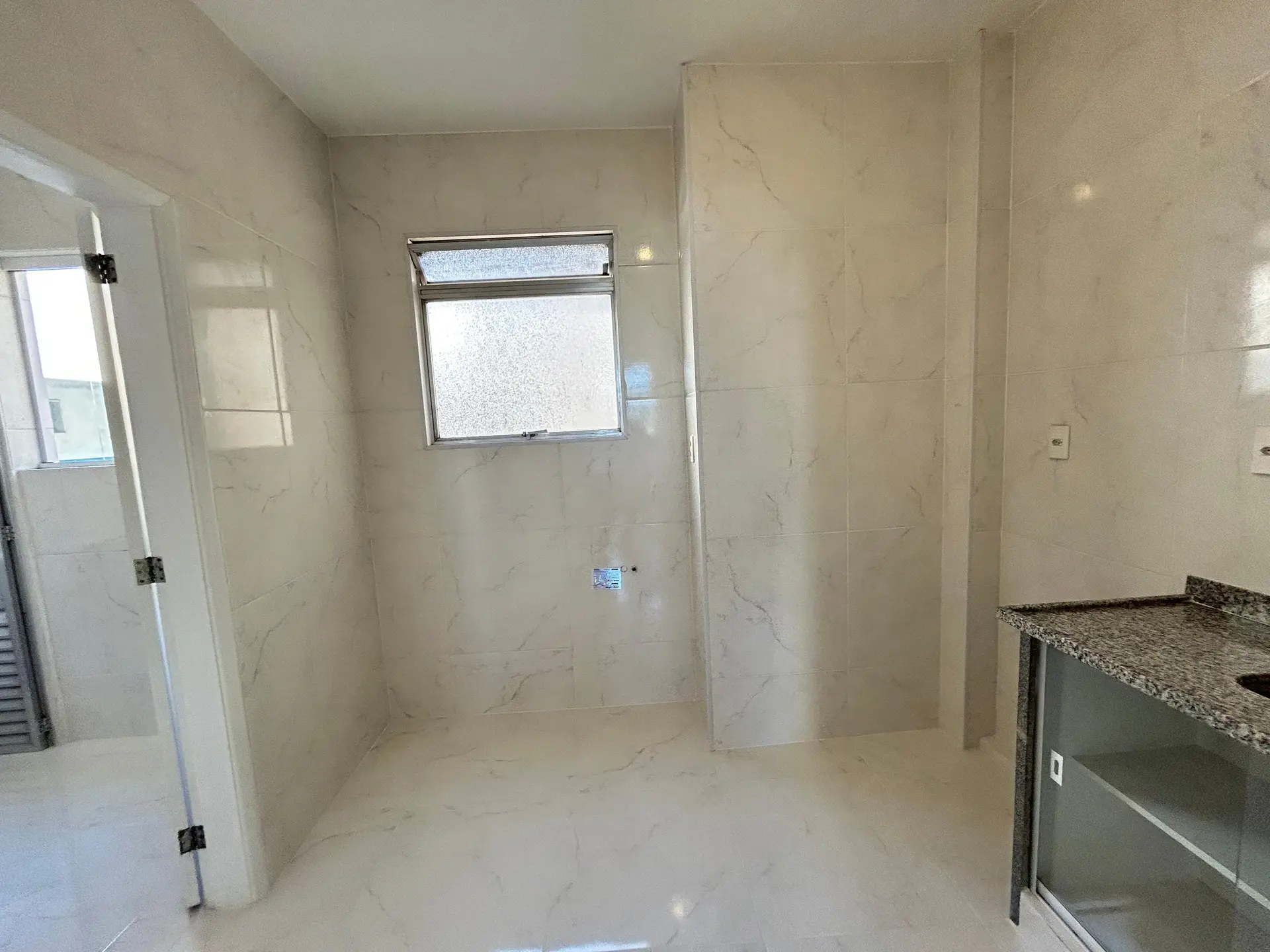 Unfurnished rental apartment with 2 bedrooms and parking — photo 6