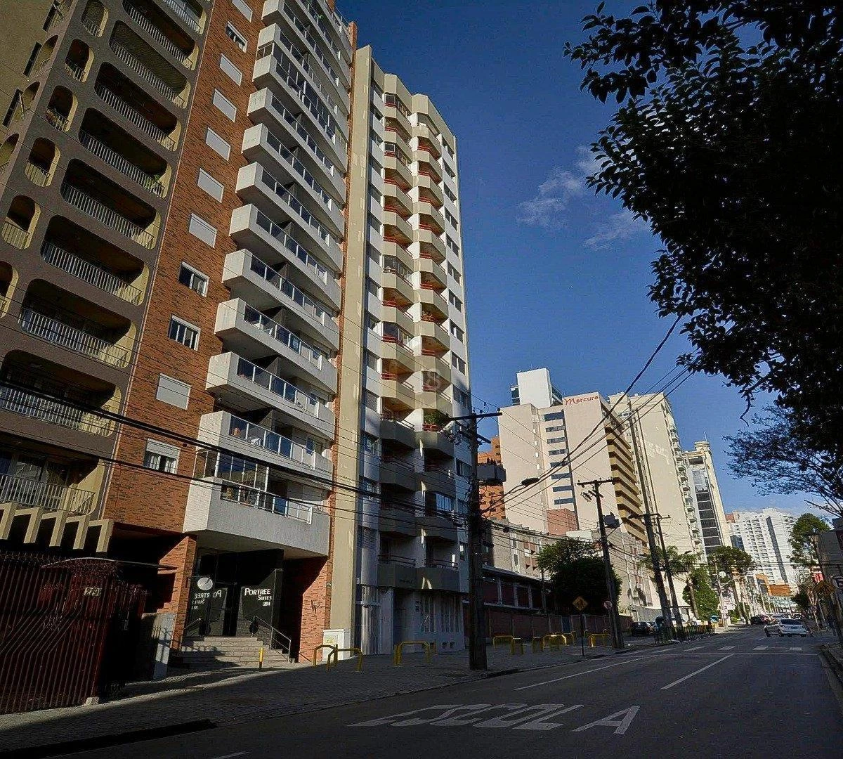 Unfurnished 1-bedroom apartment with 81 m² and parking — photo 12