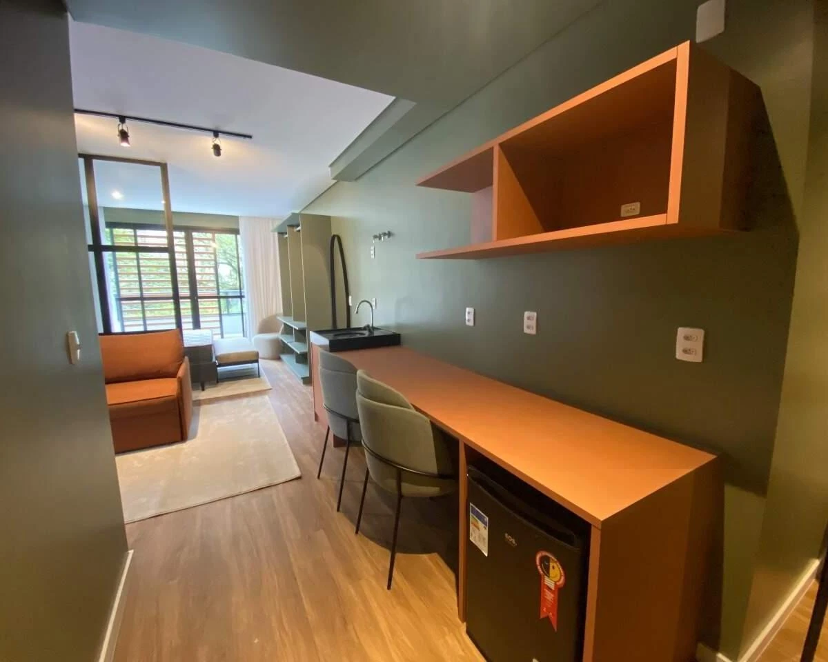 1-bedroom 68 m² apartment with a glassed-in balcony