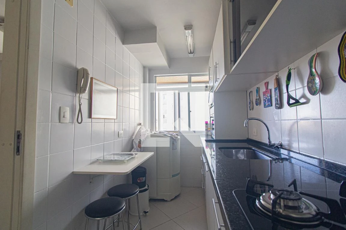 Furnished apartment, 97 m², with a glass-enclosed balcony — photo 2