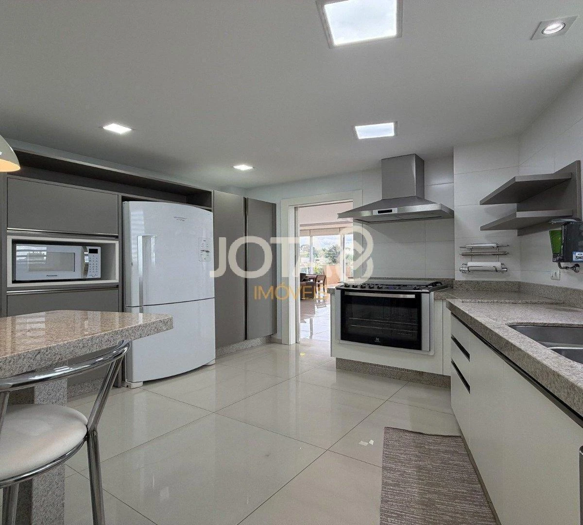 Bañera y 4 dormitorios: departamento de 323 m² — photo 43