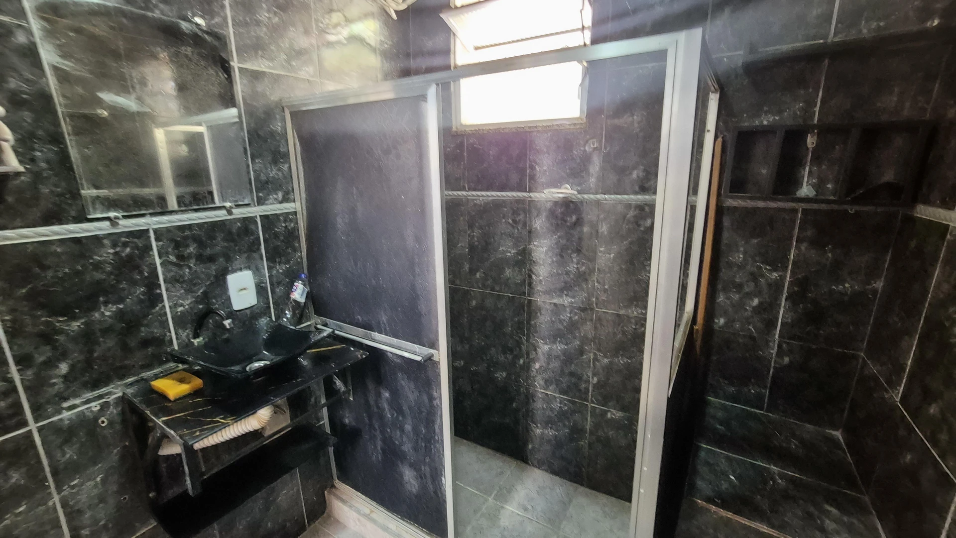 Невмебльована квартира з 2 спальнями та компактною кухнею — photo 18