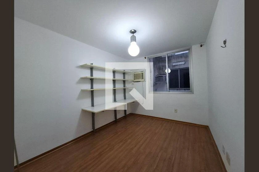 Home office in a 4-bedroom apartment, 140 m² — photo 17