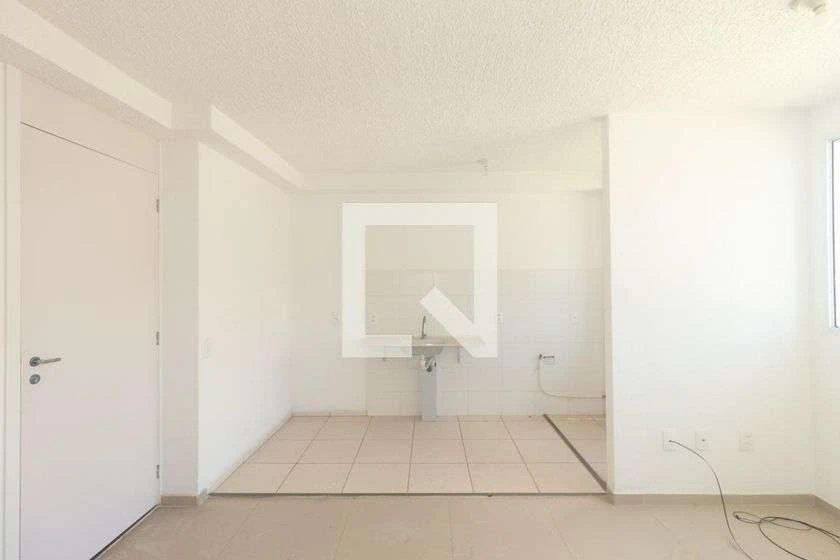 Minimal-style 2-bedroom apartment with ceramic floors — photo 8