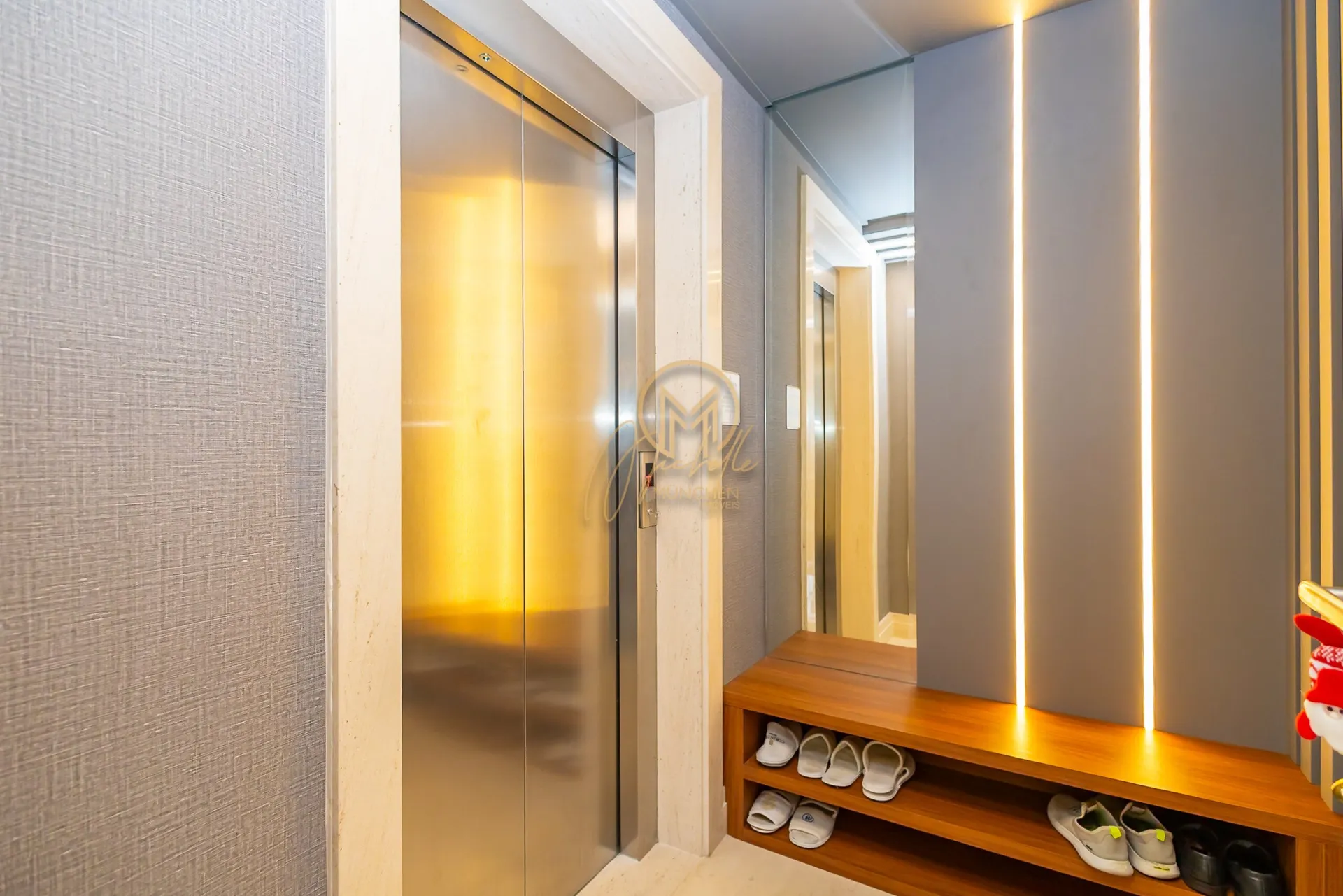 Furnished 462 m² apartment with 4 en-suite rooms — photo 56
