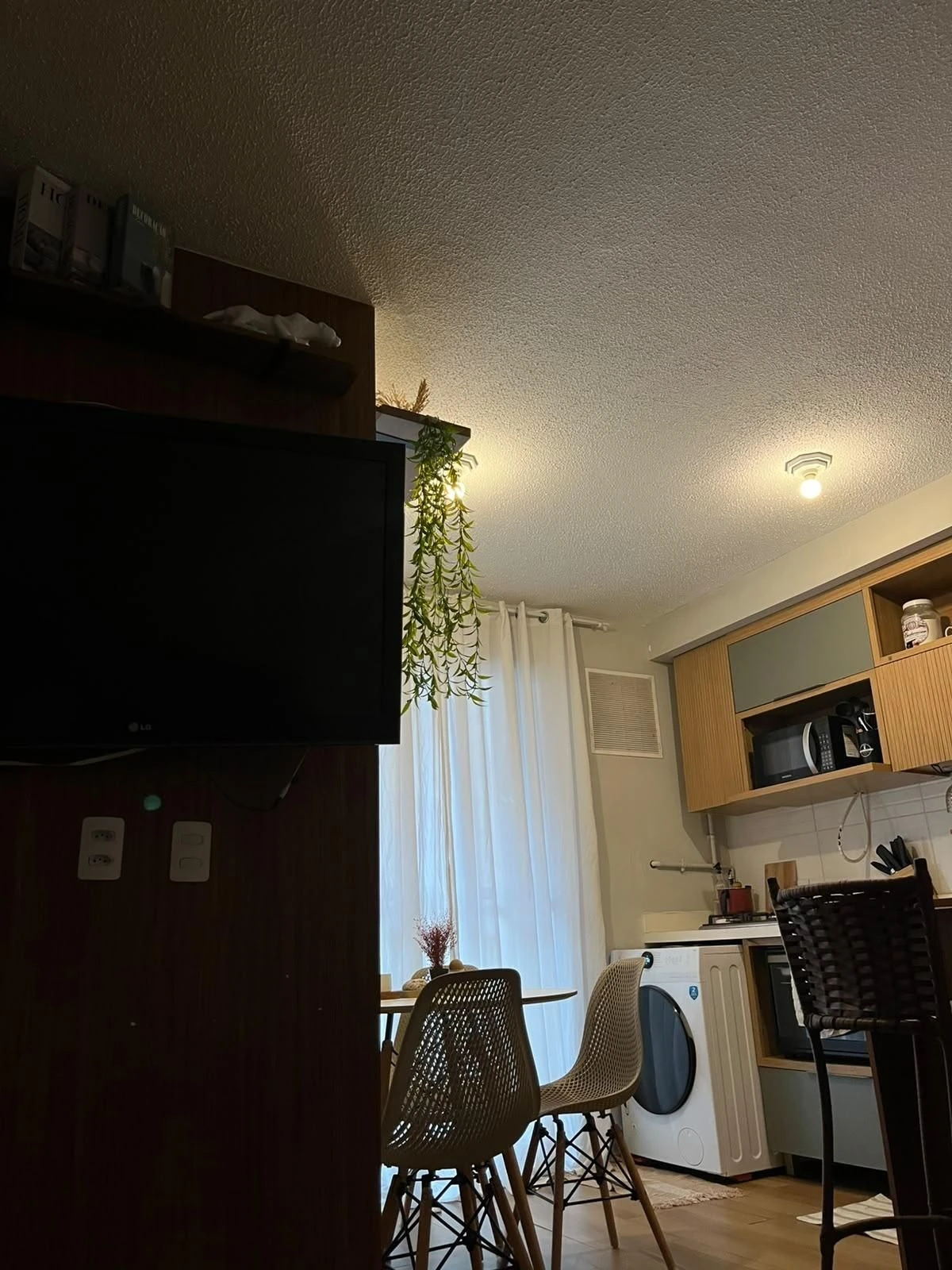 2-bedroom apartment in a building with a gym — photo 14