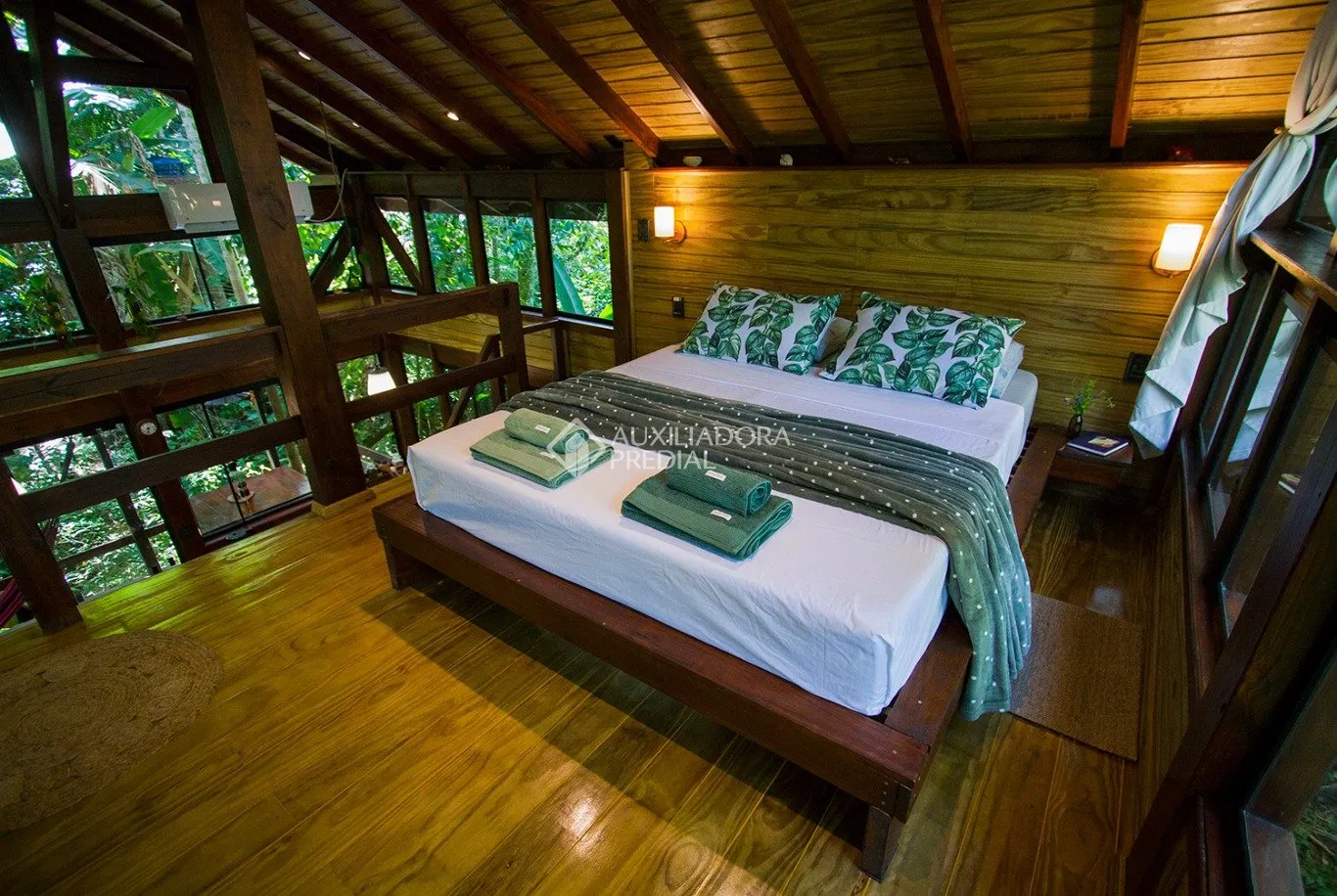 Furnished house with a balcony, 6 bedrooms and 3 baths — photo 21