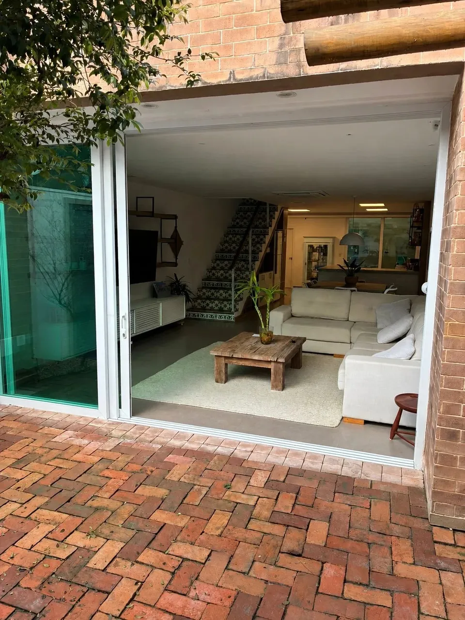 Furnished house with 3 bedrooms and 5 bathrooms