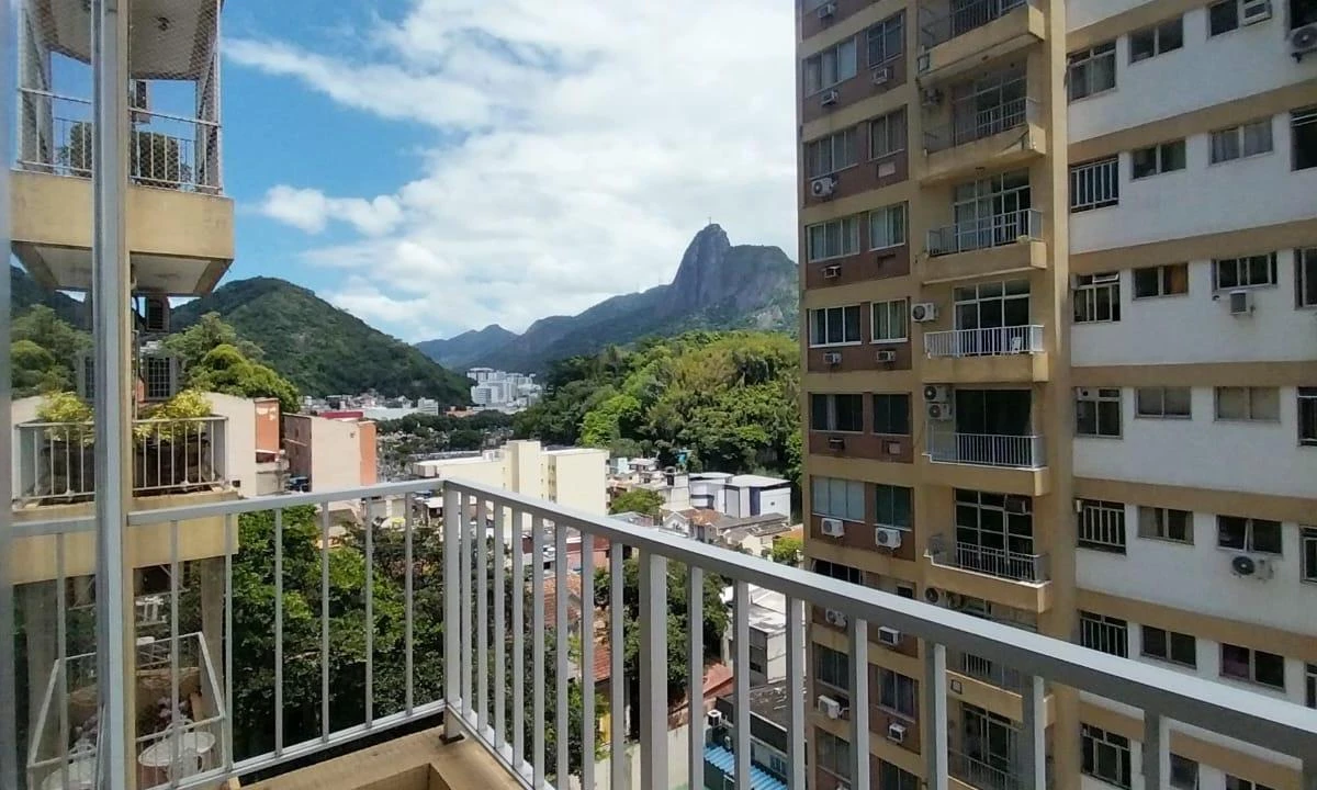 2-bedroom apartment with a mountain view — photo 5
