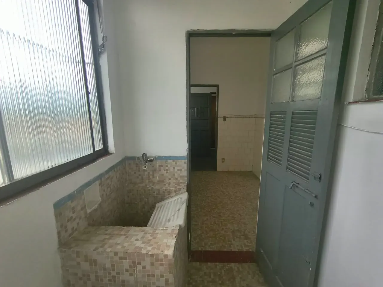 Apartment on the 2nd floor with wood or laminate floors — photo 9