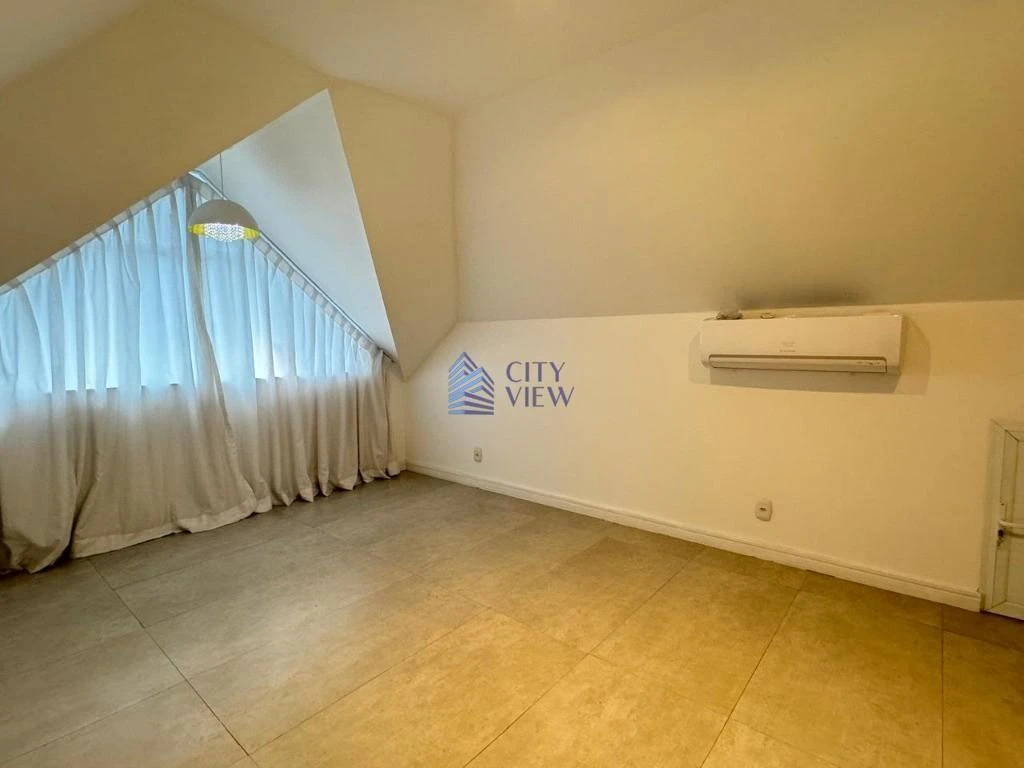 House with 5 bedrooms and 360 m² plus 4 parking spots — photo 46