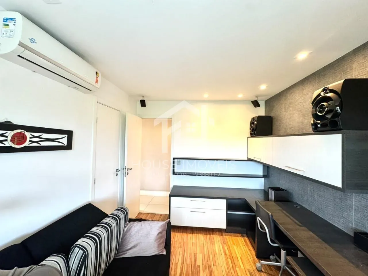 Furnished 3-bedroom apartment with 3 bathrooms — photo 17