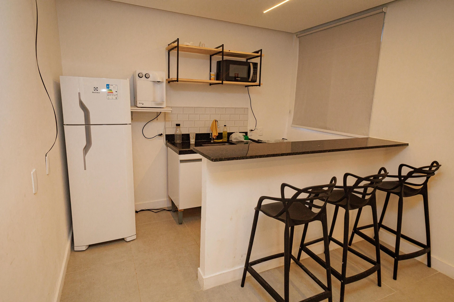 Unfurnished apartment with 2 bedrooms and 1 bathroom