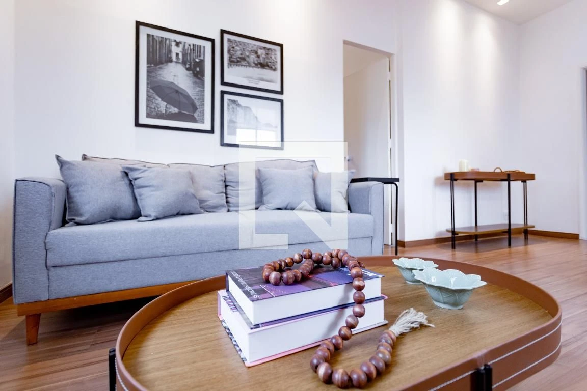 3-bedroom house with wood or laminate floors — photo 13